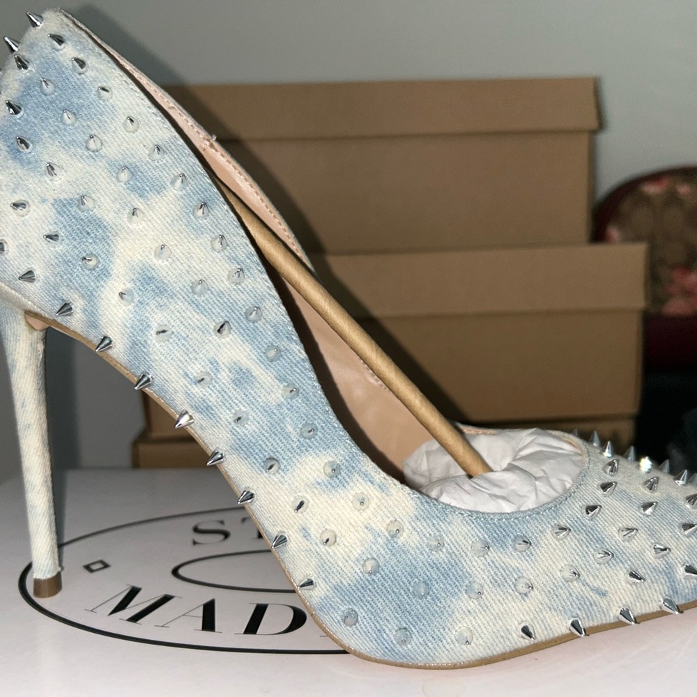 Steve Madden Blue and White Stiletto Heels with Decorative Design
